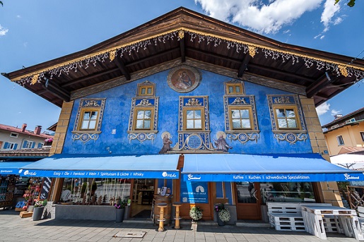 Для Баварии характерны настенные росписи, так называемые  Luftmalerei