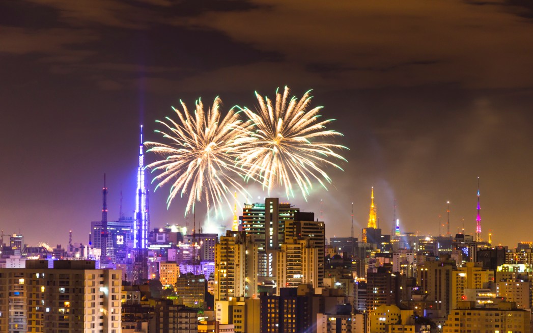 За пределами Бразилии другие страны Южной Америки празднуют приход Нового года в другое время