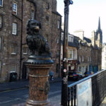 В Эдинбурге стоит посетить статую самого верного друга человека - маленького пса породы скай терьер
