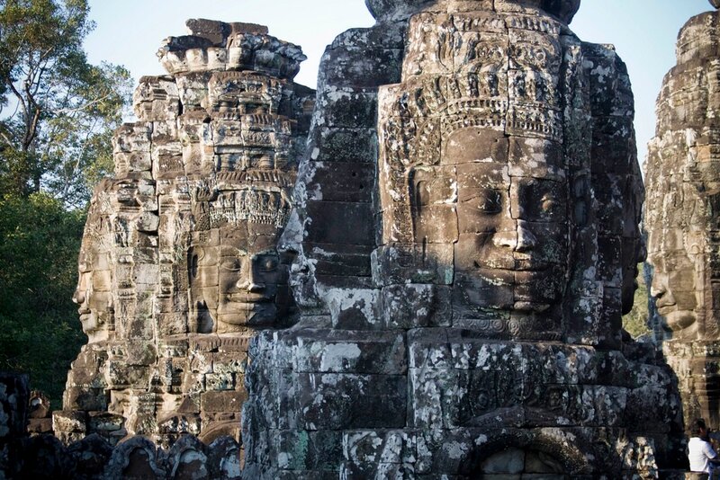 Однак в період розквіту імперії в одному тільки Ангкор Томе жило понад мільйон осіб, що було більше будь-якого європейського міста того часу