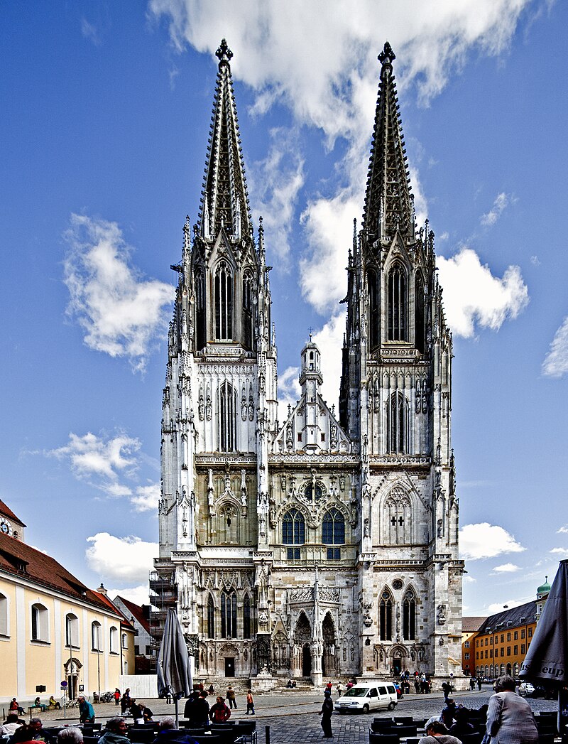 Склепіння Любекской Мариенкирхе є найвищими в світі для цегельних церков (38,5 м)