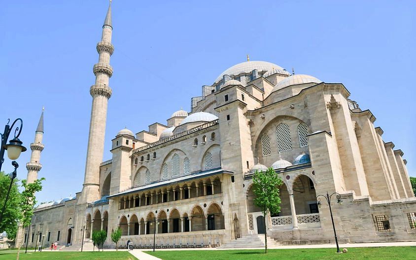 Стамбул називають містом мечетей, і кожна з них - справжній пам'ятник архітектури