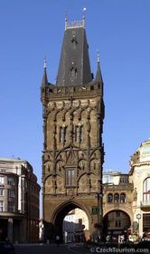 Прахова вежа (Фото: CzechTourism)   Напевно, ті з вас, хто любить подорожувати, погодиться зі мною - 50% захвату від міста залежить від того, хто вас в ньому супроводжує