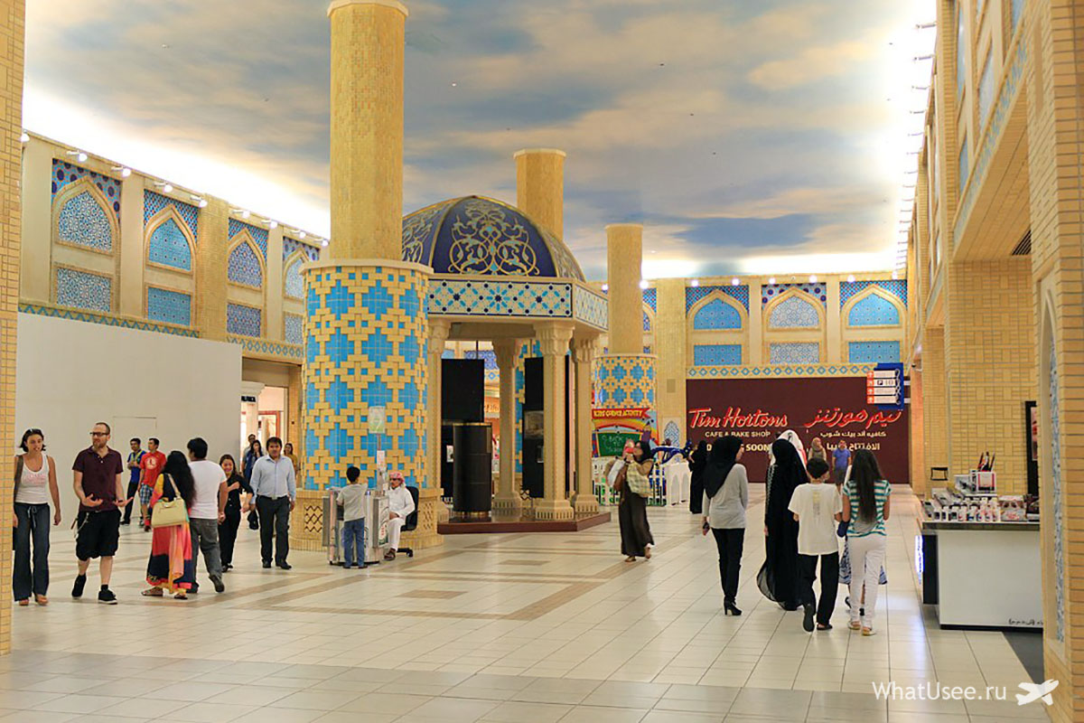 Інтер'єри торгового центру Батута Молл в Дубаї: