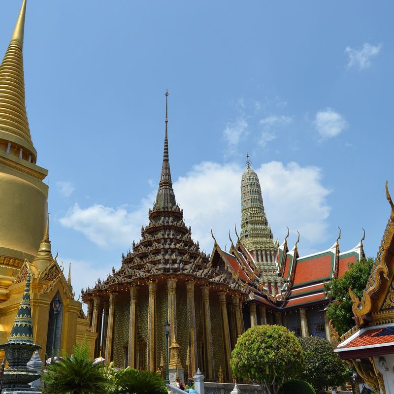 Для рейсів з Токіо в Бангкок пропонується ряд варіантів для мандрівника, що відповідає статусу цих двох основних центрів туризму і подорожей на Далекому Сході