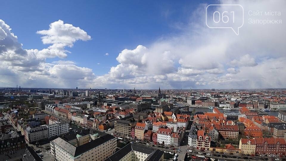 Крім того, Копенгаген часто потрапляє в різні рейтинги найкомфортніших для життя місць світу