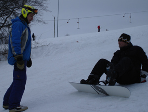 Навчання сноуборду проходить нескладно, навчитися кататися на сноуборді можна за кілька занять, але формування грамотного підходу до занять сноубордом зазвичай залежить від першого   інструктора зі сноуборду