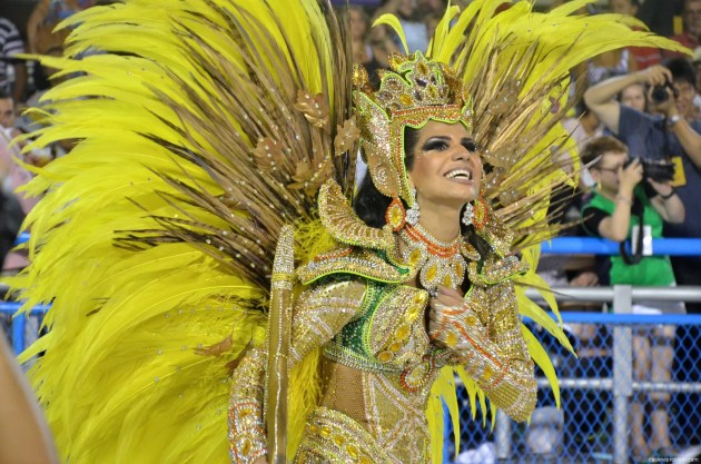 Щороку на карнавал в Бразилії приїжджає близько півмільйона туристів з різних країн світу, які бажають подивитися на цю красу, а деякі, найвідчайдушніші, і взяти участь