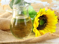 Зазвичай вважається, що соняшникова олія корисніше, ніж вершкове