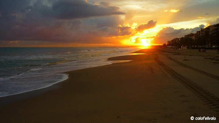 На пляжі Коста Дорада найкраще приїжджати з дітьми від 5 років
