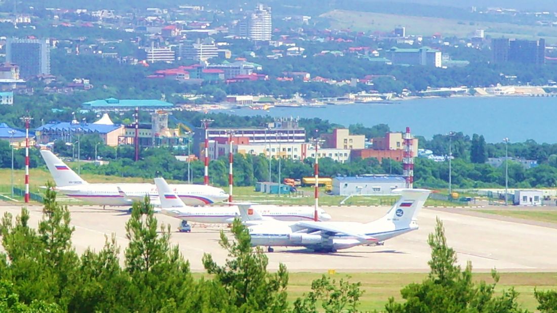 Готель «Круїз» знаходиться в Геленджику мікрорайон Магнолія, 4 - в 5 км від аеропорту Геленджик, в 40 км від залізничного вокзалу Новоросійськ і в 100 км від аеропорту Анапа