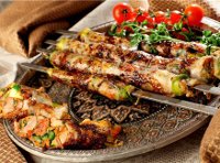 Класичний обід в Азербайджані, згідно з давнім традиціям тутешнього народу триває дуже довго-близько 3-4 годин