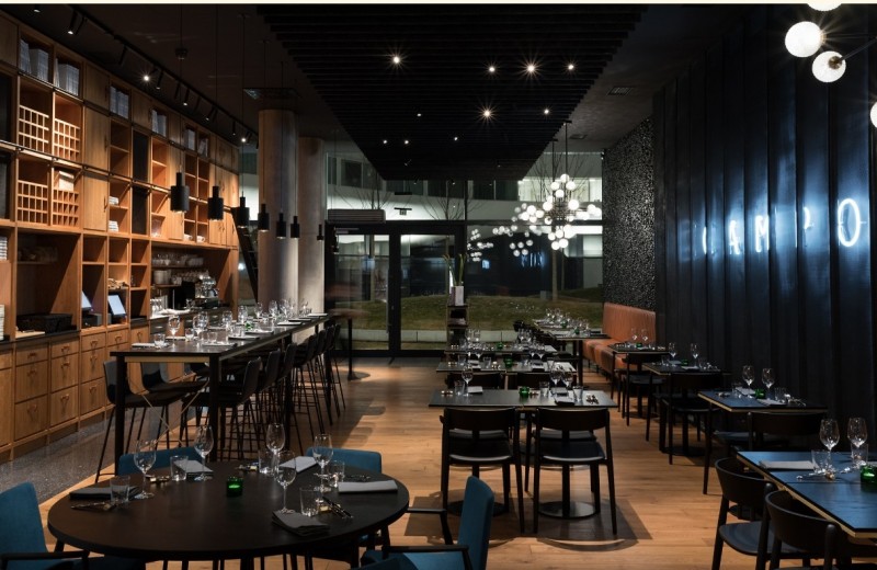 Ресторан, який знаходиться у Вроцлаві,   Campo Modern Grill   , Отримав першу нагороду на міжнародному престижному конкурсі дизайнерів WIN Awards