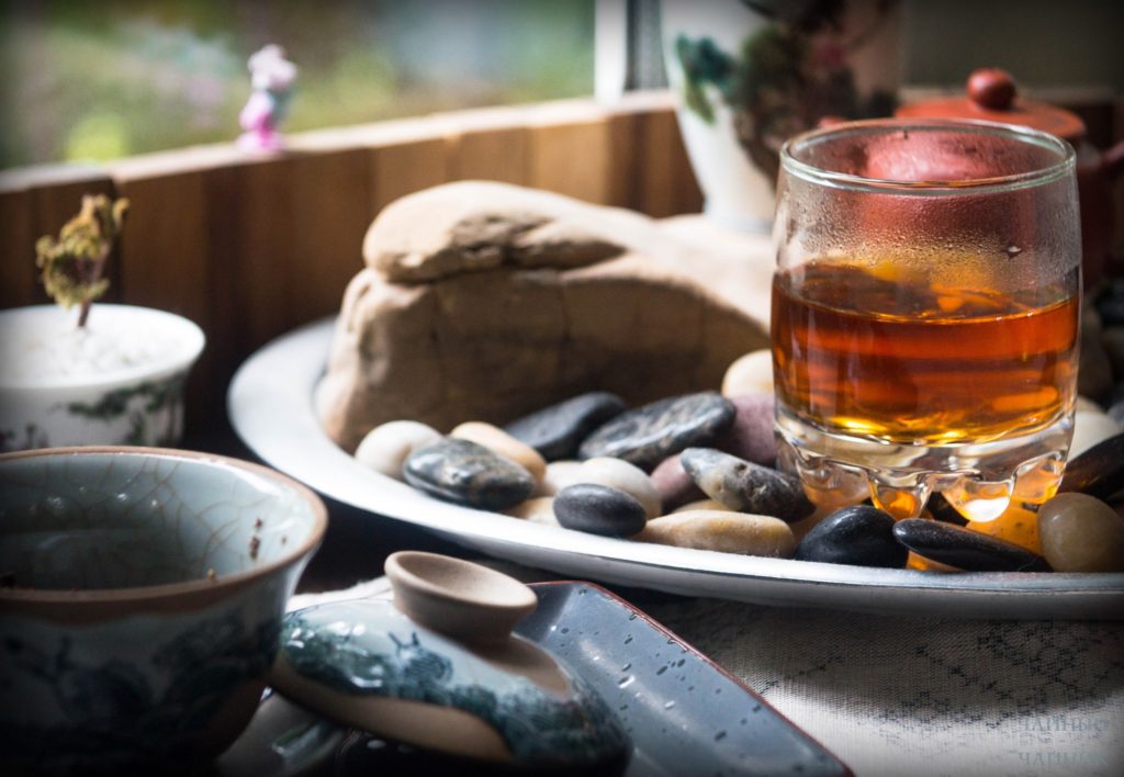 Таким чином шайхун - це завжди темна конячка: з одного і того ж сировини може вийти чай з різною смако-ароматичної базою