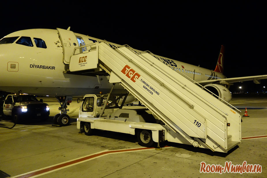 Літак Airbus A321 Turkish Airlines в аеропорту Стамбула