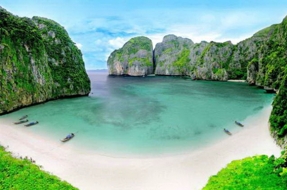 Крабі та мальовничі острови Пхі-Пхі, що є візитною карткою Таїланду