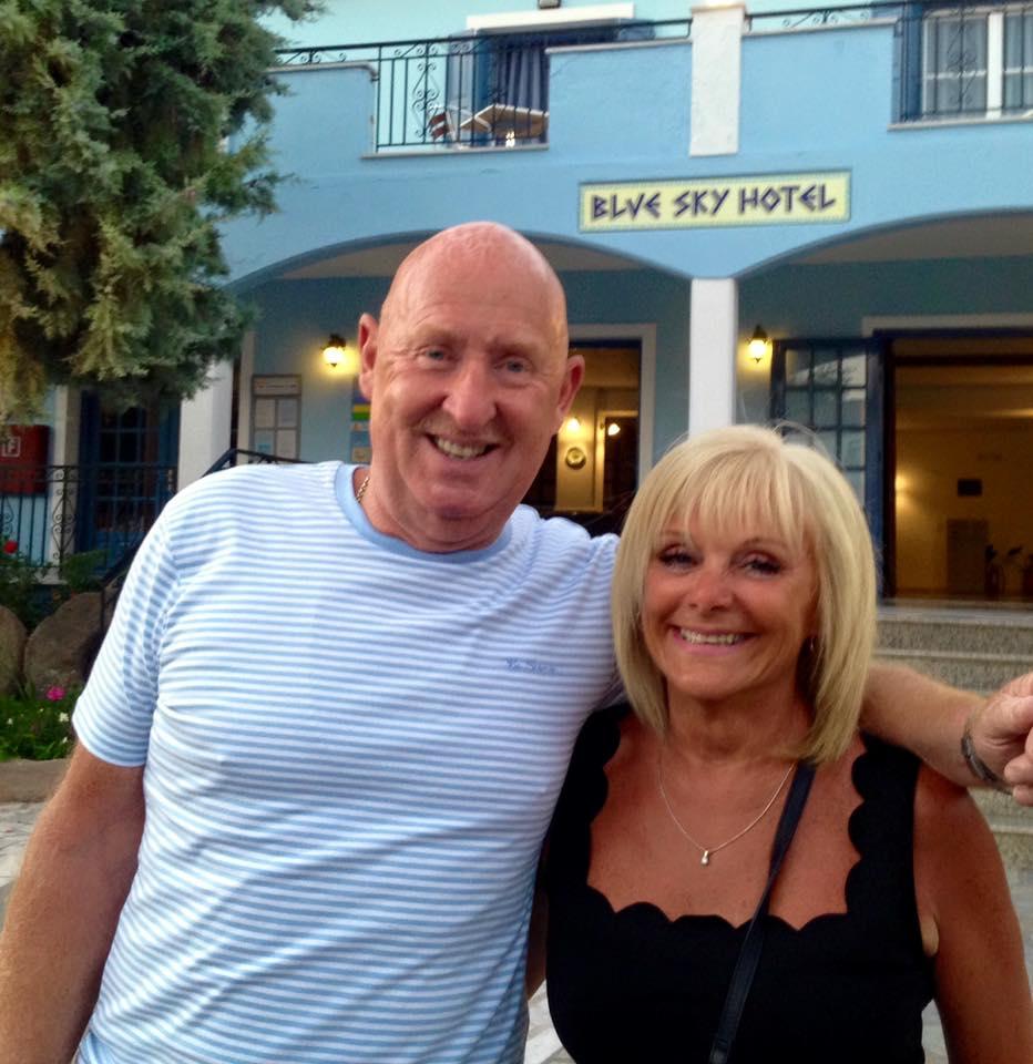 64-летняя Сьюзан Купер и 69-летний Джон забронировали «отпуск на всю жизнь» через туристическую компанию