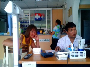 На другий день ми сіли на байк і помчали в Bangkok hospital, сподіваючись, що мені як пацієнту продадуть свіжу пляшку цілющого лосьйону за адекватну ціну