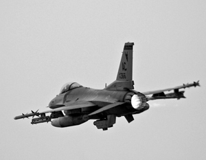 Президент Філіппін Родріго Дутерте відкинув пропозицію Вашингтона про закупівлю F-16;  за його словами, американські винищувачі є «абсолютно марними»