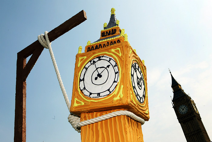 Фахівці констатують, що годинник знаходиться в жалюгідному стані і можуть зупинитися, якщо якомога скоріше не почати їх реставрацію   Фото: epa / vostock-photo   Москва
