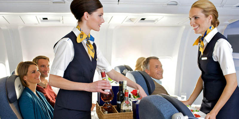Більшість наших співгромадян, алкоголіків :) цікавлять делікатні питання перенесення і перевезення спиртних напоїв на борту літака для власного вживання під час польоту