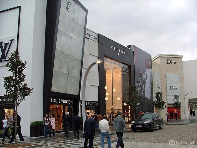 Шопінг в Стамбулі   До 26 квітня в Стамбулі триватиме   İstanbul Shopping Fest   , Під час якого в більшості торгових центрів і магазинів істотні знижки