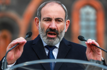 Майбутній прем'єр-міністр Вірменії прокоментував заяву про договір між Єреваном і Москвою, який повинен виключити присутність іноземних військових в його країні   Нікол Пашинян