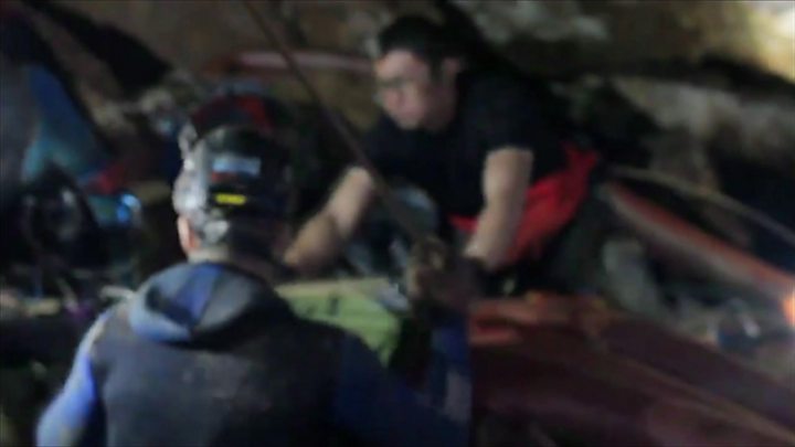 Один з учасників рятувальної операції в Таїланді розповідає про те, наскільки складно дітям вибиратися з печери і чому вони роблять справжній подвиг в свої 11 років