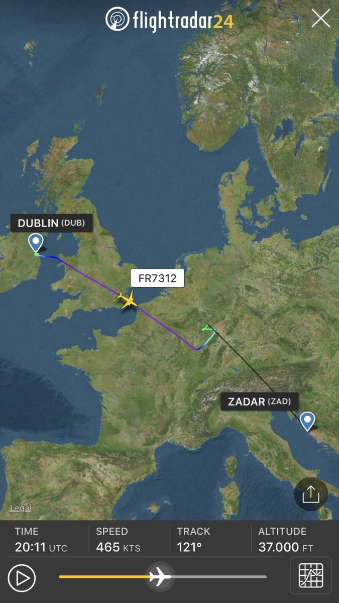 В аеропорту Франкфурт-Хан на заході Німеччини здійснив екстрену посадку літак   бюджетної авіакомпанії Ryanair   , Який прямував рейсом з Дубліна в Задар
