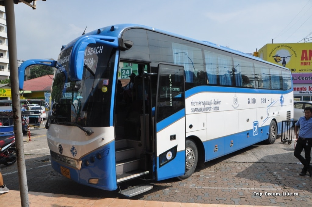 Вартість проїзду: 120 THB;   Час в дорозі: 2,5 - 3 години;   Кінцева станція: Bus Terminal to Suvarnabhumi Airport, недалеко від пляжу Джомтьен