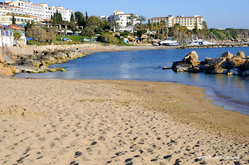 У Пафосі набагато менше хороших пляжів в порівнянні з Айя напій