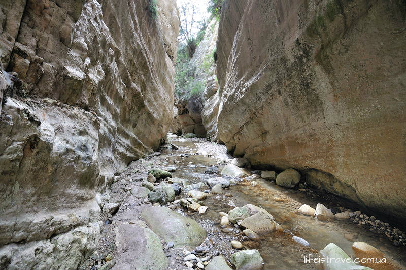 Ущелина Авакас - за адреналін і сильну схожість з каньйонами дикого заходу США