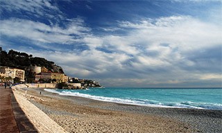 Туристи не дарма, переважно, віддають перевагу відпочинку саме тут, де зачаровує краса пейзажу, м'який клімат, бірюзові хвилі Середземномор'я і пляжі з щедрим сонцем