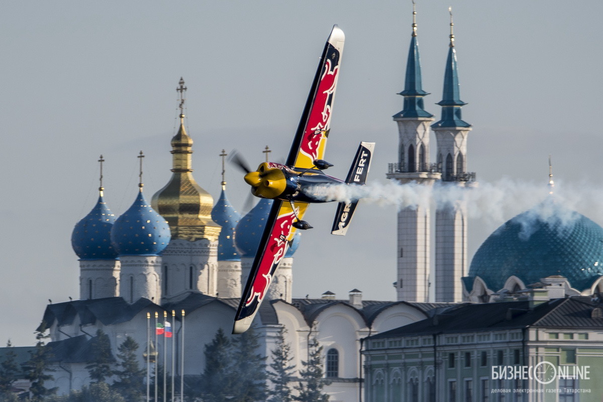 Сьогодні на казанському етапі чемпіонату світу з авіагонкам Red Bull Air Race пройдуть «Раунд 14», «Раунд 8» і «Фінал чотирьох» - заключні польоти етапу