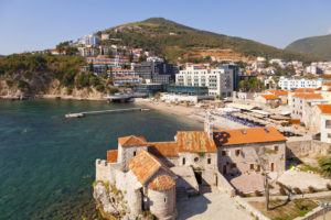 Робота повинна приносити задоволення, в Чорногорії таке можливе, тому що ці краї невимовно красиві і привабливі для туристів зі всіх країн