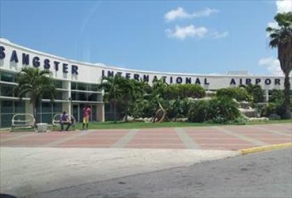 Аеропорт Кінгстон розташовується в 20 км від столиці Ямайки, міста Кінгстона