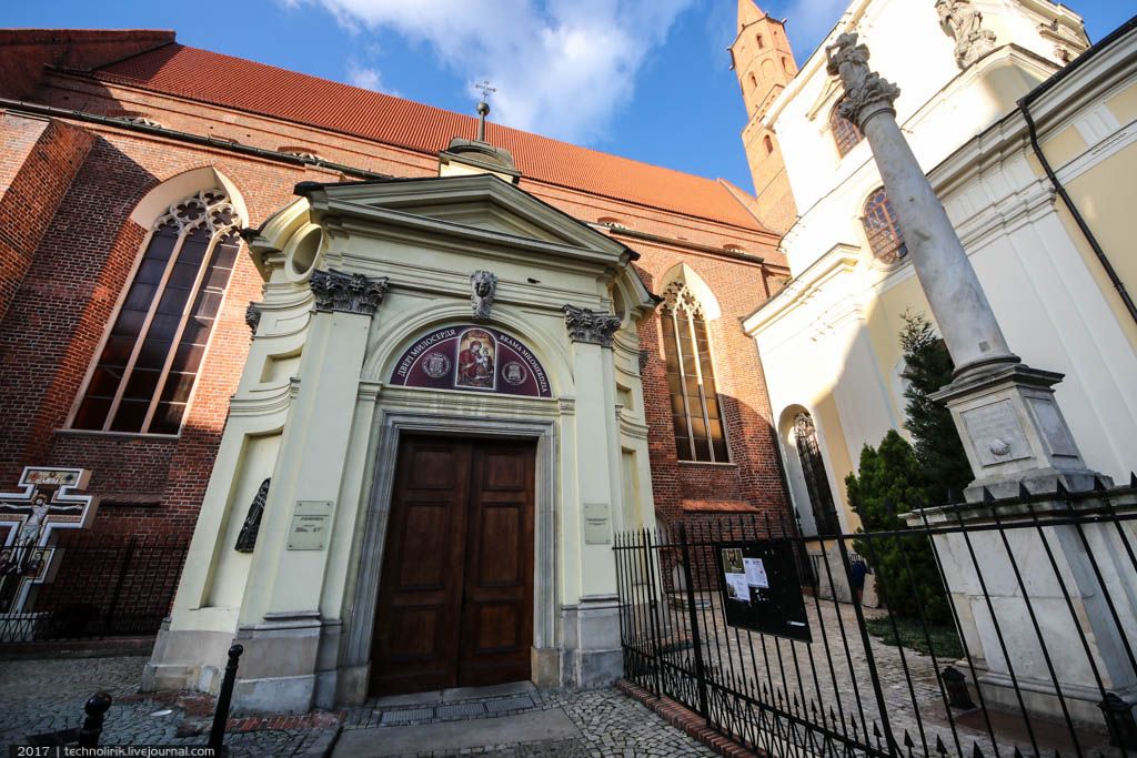 Читайте також:   Проста історія про те, чому бізнес йде в Польщу, а не в Україні   На фото собор української греко-католицької церкви у Вроцлаві