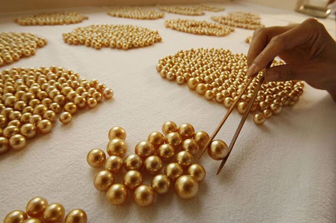 Розмір культивованих перлів вимірюють в міліметрах, в той час як натурального - в каратах