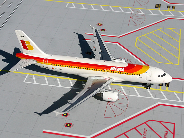 Крім цього компанія є головним постачальником послуг з технічного обслуговування літаків у всіх аеропортах Іспанії