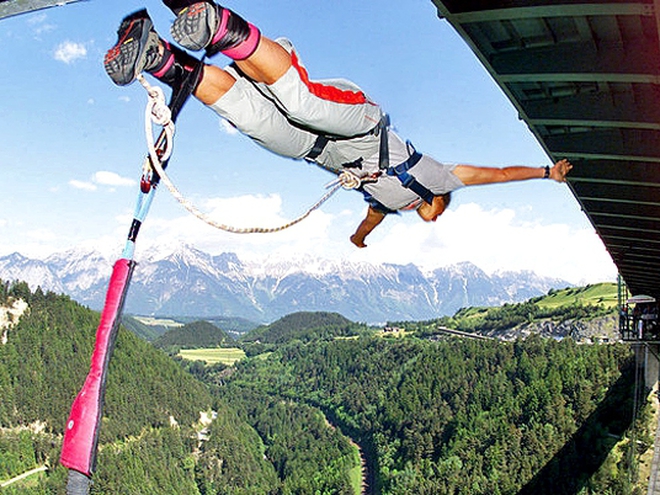 7 найвищих банджі-стрибків: Гребля Верцаска (Швейцарія)