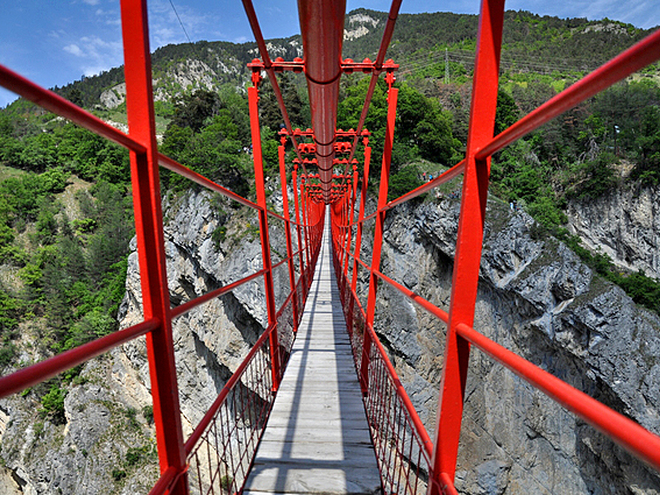 7 найвищих банджі-стрибків: Міст Niouc (Швейцарія)