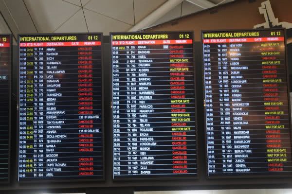 Авіакомпанії просять своїх клієнтів перевіряти розклад рейсів перед тим, як виїжджати в аеропорт