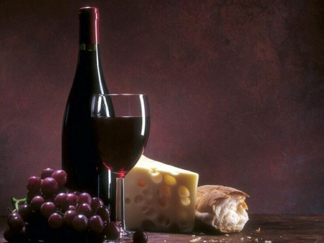 Тепер сухе вино міцністю до 14 оборотів готове до вживання або подальшого зберігання в невеликих пляшках