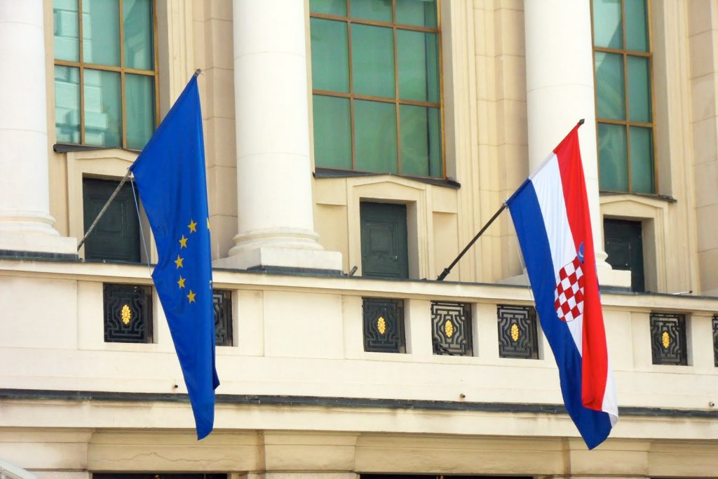 І навпаки, національна хорватська віза додатково дозволяє відвідування трьох країн-кандидатів