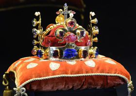 Святовацлавського корона, Фото: ЧТК   «Процес з'ясування, в яких регіонах Карл IV камені придбав, займе багато часу