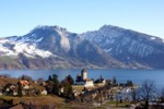 Spiez   - крихітне містечко на березі озера Тун, що зберіг неквапливість швейцарської життя і дику красу навколишньої природи