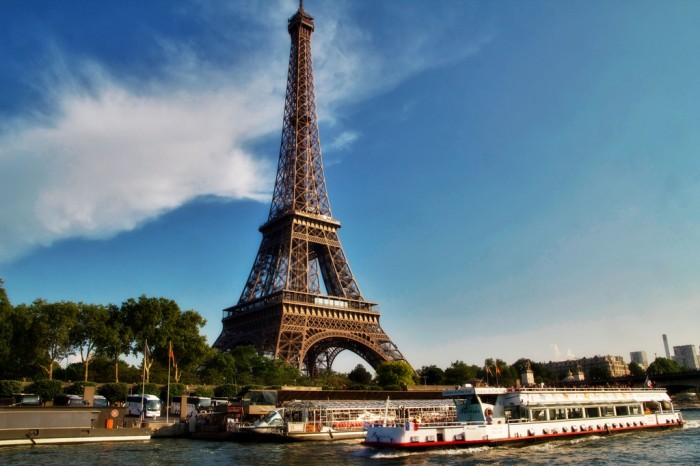 Ейфелева вежа по праву вважається символом не тільки Парижа, але і всієї європейської романтики