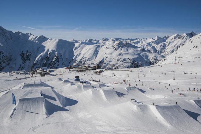 Ішгль вважається кращою зоною катання для сноубордистів в Австрії, тут проводяться Чемпіонати світу та етапи Кубка світу