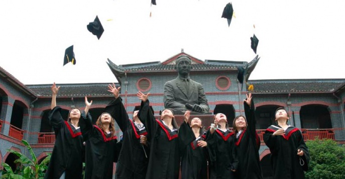За останні роки університети Китаю значно зміцнили свої позиції в   світових рейтингах освітніх установ   , Ставши новими лідерами в даній сфері